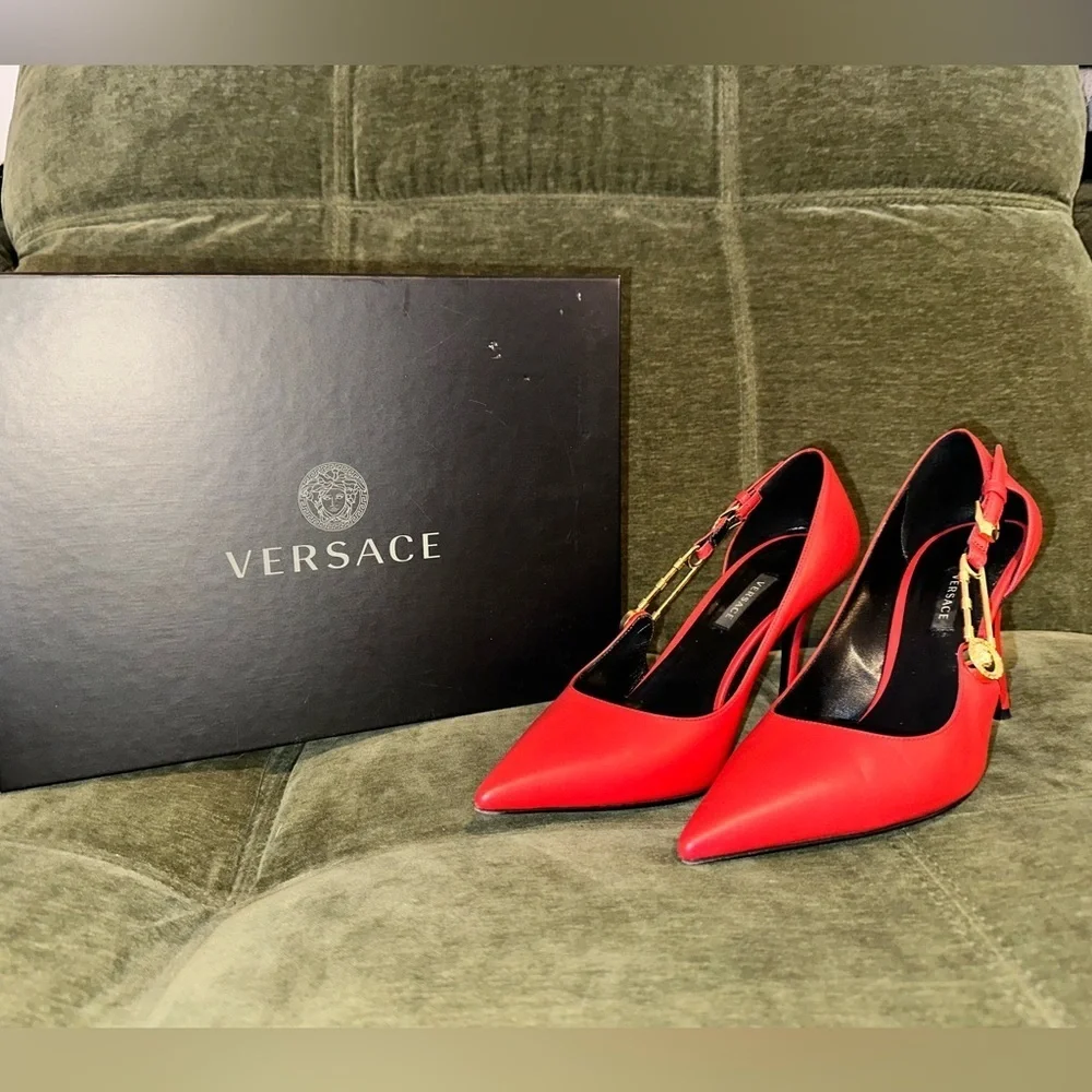 AUTHENTIC Versace red 100% leather women’s “safety pin” pump size 8 - Picture 2 of 9